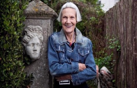 Гандан буурахгүй эмээ нар