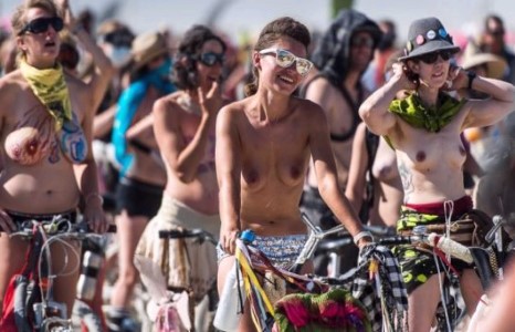 Хамгийн нүсэр нүцгэн фестивал