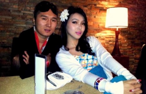 “Нэгэн зүгт”-ийн Заяа эхнэртээ өдөр бүр хайр зарладаг