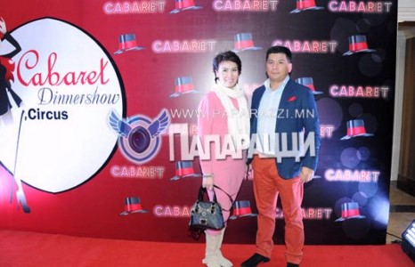 Ясны сийлбэр хийхээ больж, “Орифлэйм”-руу урвасан Т.Баттогтох эхнэрийн хамт