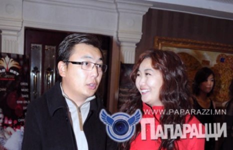 Шинэ үсгийн багш эхнэрийн хамтаар