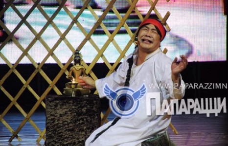 Х  Түц-ийнхэн “Нэг өдрийн хаан” шоугаа нээлээ.