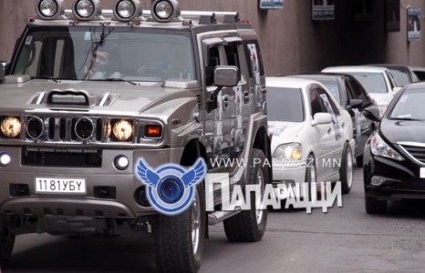 Хар, цагаан машины парад юуг илэрхийлнэ вэ?