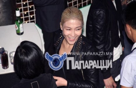 ”Anemone” хамтлагийн шаргал үст Цэнгэлэн