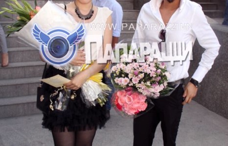 ”Мөрөөдлийн театр”-ын жүжигчин Дөлгөөн төрөх дөхөж хамтлагаасаа чөлөө авлаа