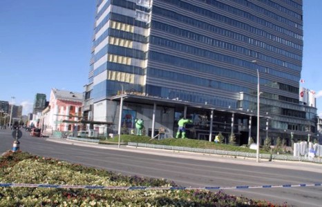 “Централ тауэр”-ийн хогийн савнаас тэсрэх бөмбөгийг олжээ