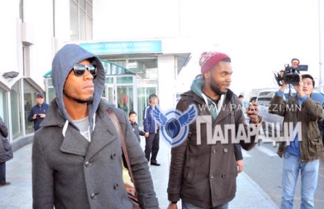 “Blue” хамтлагийн эхний баг бүрэлдэхүүн Монголд газардлаа