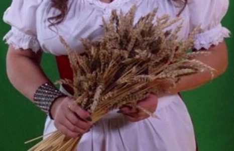 Поп хатагтай Сараа улаан “пивочин” болжээ