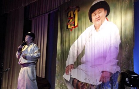 Дуучин Л.Болдбаатар өнөөдөр буюу “Ахмадын баяр”-аар Дорнодод тоглоно