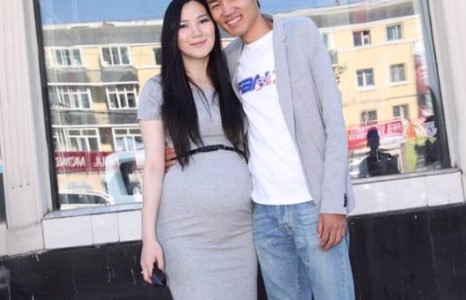 У.Хүрэлсүх хүргэнээ төрийн албанд шургуулж, охиноо ээжийн албанд зүтгүүллээ