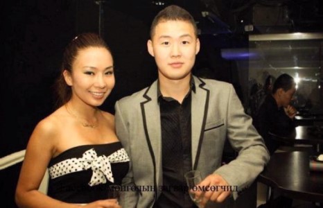 “Гурван охин” хамтлагийн Ану, экс найз залуугийн хамтаар