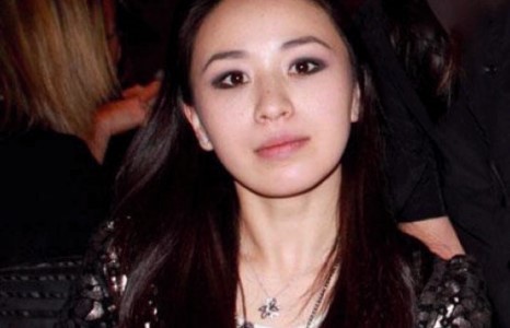 Н.Цэлмүүн ”Шинэ дэлхий”-г бэлгэнд авлаа