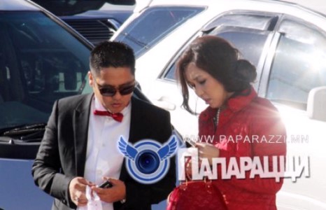 Олимпийн аварга Э.Бадар-Ууганы эхнэр амаржсанаасаа хойш анх удаа