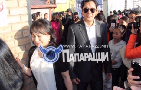 Хайр халамжаар дүүрэн гэр бүл