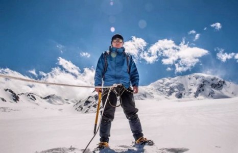 Монгол орны хамгийн өндөрлөгт Голден Жимийн туг намирлаа