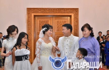 Дуучин Б.Болдбаатар хуримлалаа