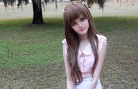 Хүүхэлдэй шиг охин