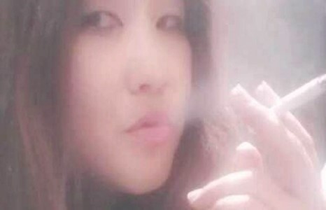 Дуучин Daisy тамхинаас гарахаар шийджээ