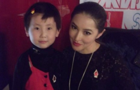 Топ модель Г.Уранцэцэг СТА цол авчээ