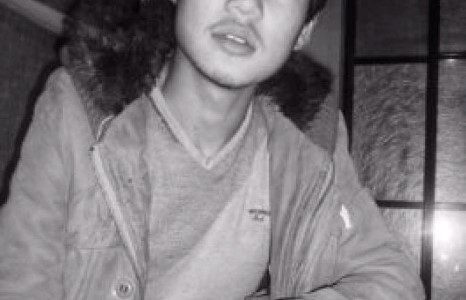 21-хэн настай эхнэрээ эмч нарын буруугаас болж алдсан залуу, 1 сартай охиноо тэврэн уйлж сууна