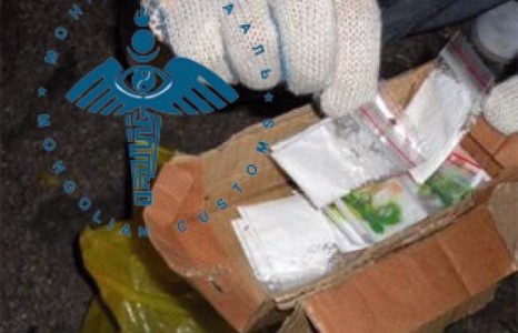 Гаалийн байгууллагын томоохон албан тушаалтны хүү хар тамхи оруулж ирж байгаад баригдлаа