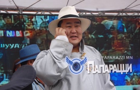 “Петровис”-ын Ж.Оюунгэрэлийн хүү Дөлгөөн, их аварга Д.Дагвадоржийг хутгалжээ