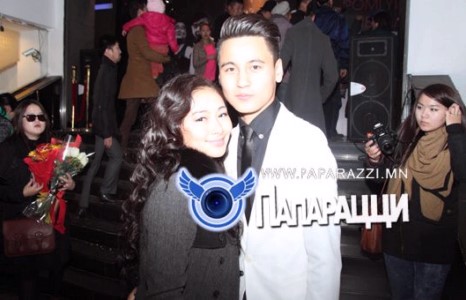 Жүжигчин Ганчимэг  найз залуугаа Золоотой унтаж байхыг хараад яасан бол?