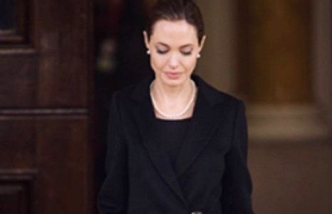 Дэлхий дахин түүний төлөө залбирч эхэллээ