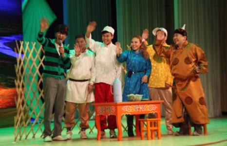 Тэргэл сарны инээд хаалтын тоглолт эхэллээ.