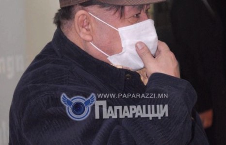 МУГЖ Б.Батзаяаг урлагийн алтан тайз нь ивээж явдаг