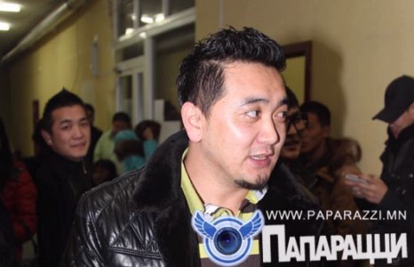 Эгчмэд бүсгүйгээр ивээн тэтгүүлдэдгүй гэдгээ хэлсэн дуучин Бобо