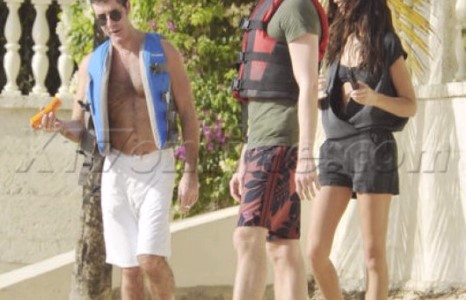 Саймон Ковэл Хуучин найз бүсгүй Терри Сеймоуртэй хамт.... Мөн түүний найз залуу