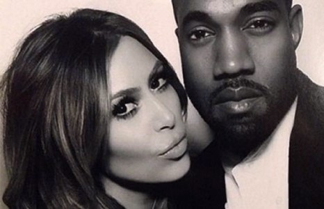 Ким Кардашян Мөн Kани Вэст  Зул сарын зургаа хуваалцжээ