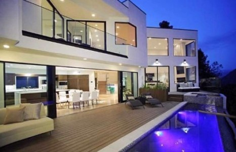 LUDACRIS Hollywood толгодод 4.8 сая ам долларын байшин худалдан авчээ.