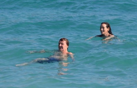 Paul McCartney залуу амрагтайгаа