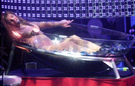 Britney Spears ”ХАМГИЙН САЙН” тоглолтын хувцас 