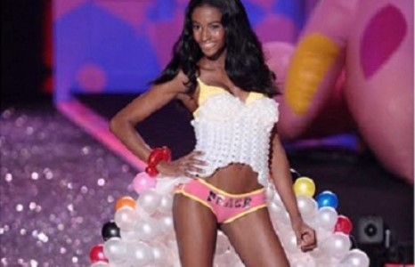 Нугасны муухай дэгдээхэй үзэсгэлэнт хун болсон үнэн түүх