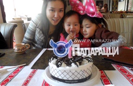 Жүжигчин Баярмаа 2 хүүхдийн ээж болжээ