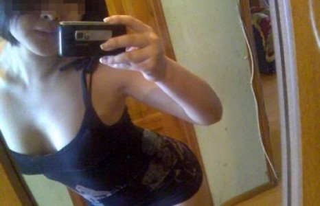 Монгол охин утсаа алдсанаас болж,чармай нүцгэн зургууд нь цахим ертөнцөд шуугиан тарьлаа