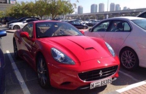 Дубай дахь америк их сургуулийн оюутнууд ямар машин унадаг вэ