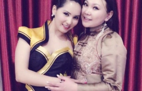 “Маск”-ын бүсгүйчүүдийн сар шинийн гоёл