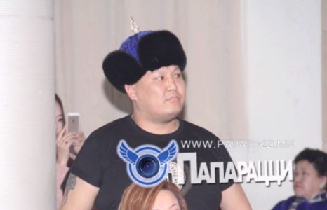 Булган захтай, Хүннү хантаазаар гоёсон дуучин Дэлгэрмөрөн