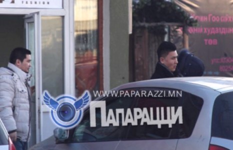 Хөтлөгч Г.Ханхvv шөвгөp Өлзийгийн хvv 2-н vй зайгvй нөxөpлөл