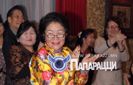 Манлай аваргуудын, мундаг ээж