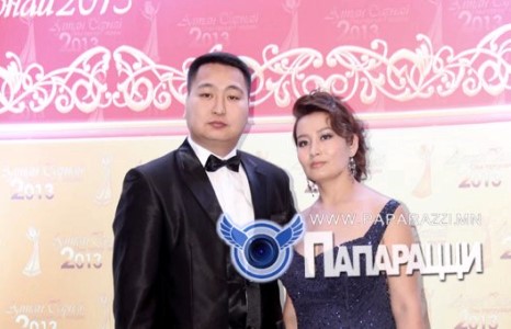 Монголын хамгийн анхны бүрэн нүцгэлсэн жүжигчин бүсгүй