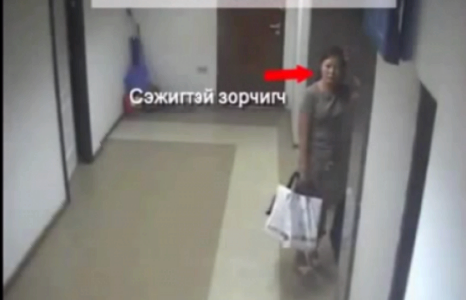 Хилээр 4,9 кг алт нэвтрүүлэх гэж байгаад баригджээ /Видео/