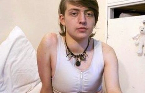 Өрөө төлөхөөс зайлсхийж хүйс, нэрээ сольжээ