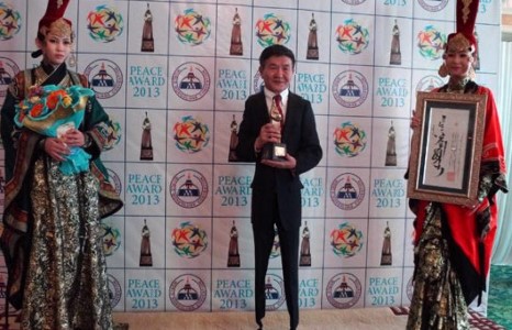 “PEACE AWARD 2013” ёслолын ажиллагааны шагналын эзнээр Ц.Нямдорж тодорлоо