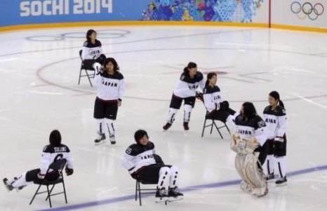 Японы хоккейн бүсгүйчүүд дэггүйтэв