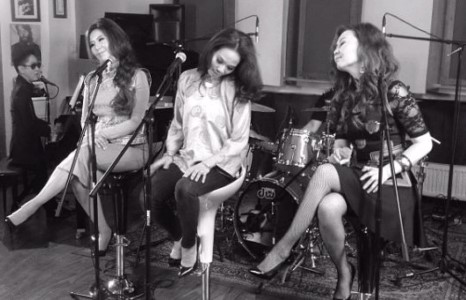 Дуучин Сүндэрээгийн хөл хүнд зураг анх удаа